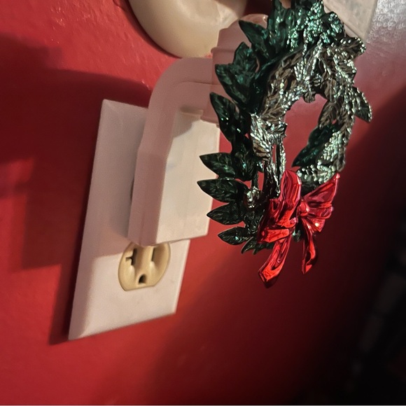 Bath & Body Works Wallflower Christmas Wreath Holiday Decor - Picture 3 of 11